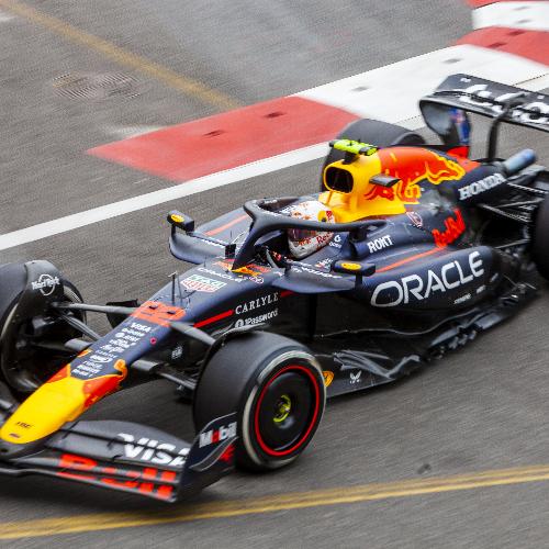 An F1 car taking a corner, quite fast